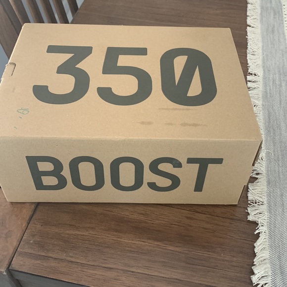 Yeezy Boost 350 V2 - Picture 4 of 6